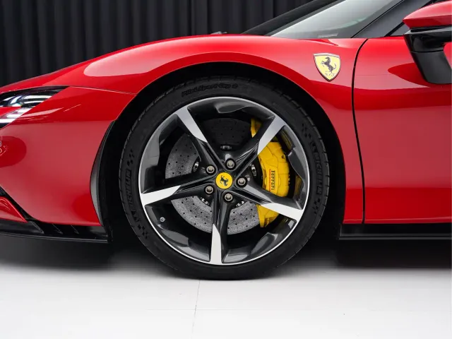 Ferrari SF90 — Фото автомобиля 9