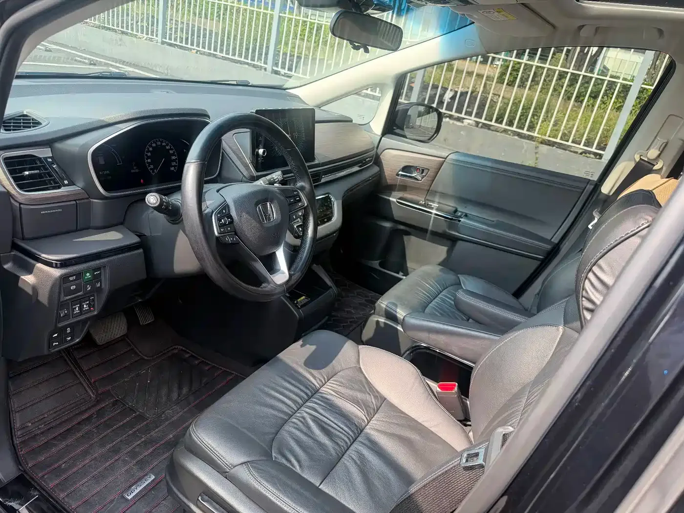 Honda Odyssey 2022 2.0L e:HEV Sharp·Prestige Edition — Фото автомобиля 9