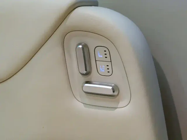 Li Auto MEGA — Фото автомобиля 16