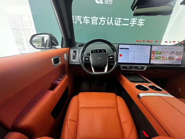 Li Auto L8 — Фото автомобиля 12