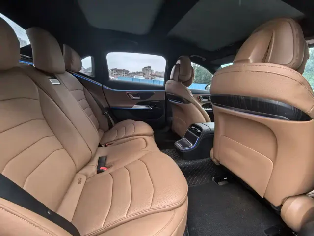 Mercedes-Benz E-Class — Фото автомобиля 8