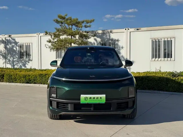Li Auto L9 — Фото автомобиля 2