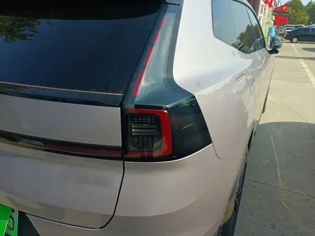 Volvo XC70 Plug-in Hybrid — Фото автомобиля 7