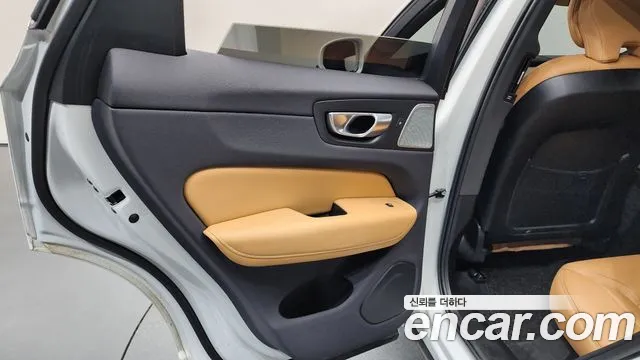 Вольво XC60 — Фото автомобиля 16