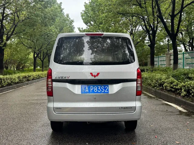 Wuling Hongguang V — Фото автомобиля 5