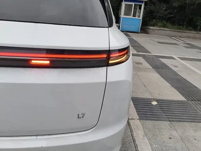 Li Auto L7 — Фото автомобиля 7