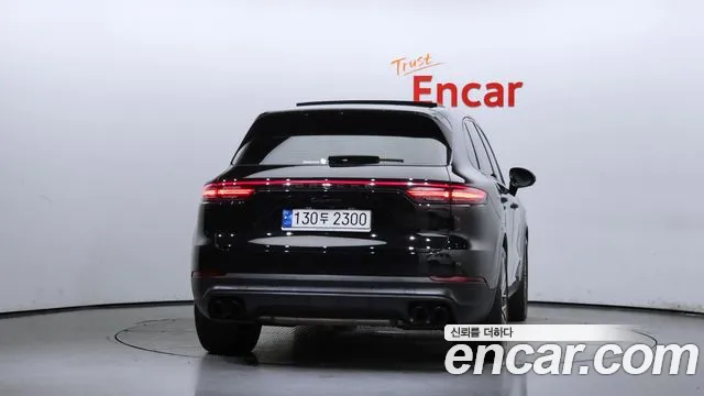 Porsche Cayenne — Фото автомобиля 4
