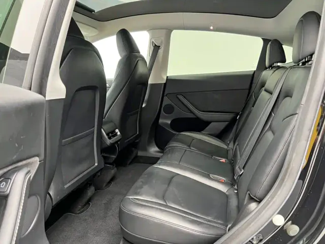 Tesla Model Y — Фото автомобиля 16