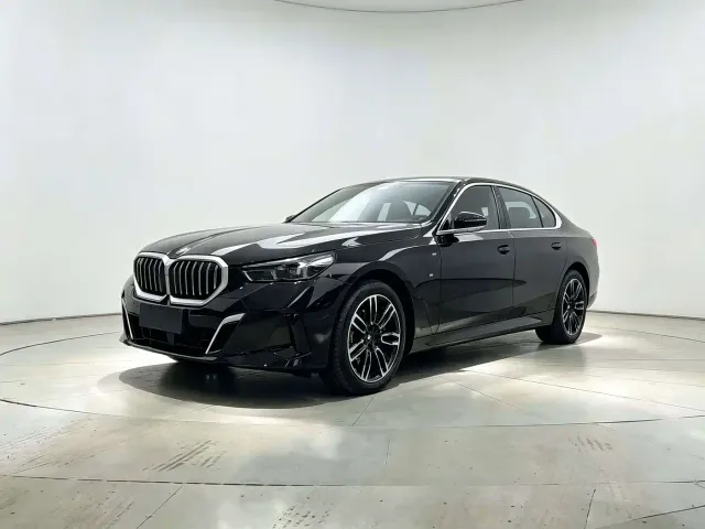 Фотография автомобиля — BMW 5 Series