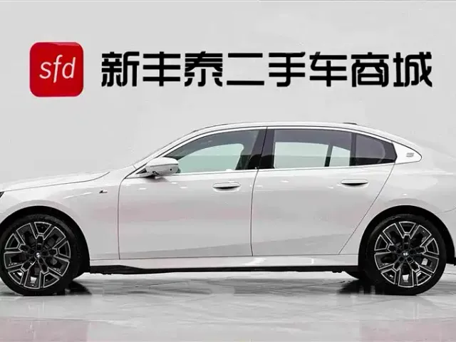 BMW 5 Series — Фото автомобиля 4