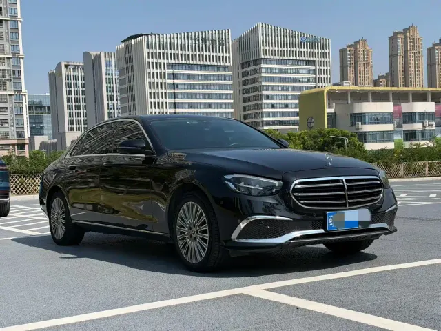 Mercedes-Benz E-Class — Фото автомобиля 3