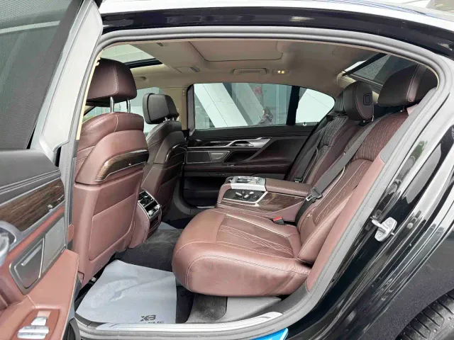 BMW 7 Series — Фото автомобиля 10