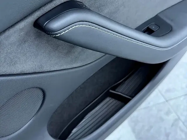 Tesla Model Y — Фото автомобиля 10