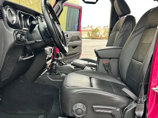 Jeep Wrangler — Фото автомобиля 10