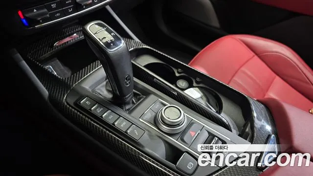 Maserati Levante — Фото автомобиля 12