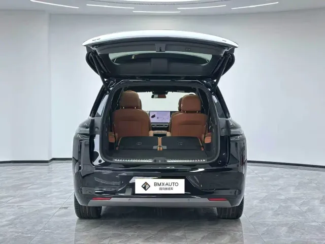 Li Auto L8 — Фото автомобиля 4