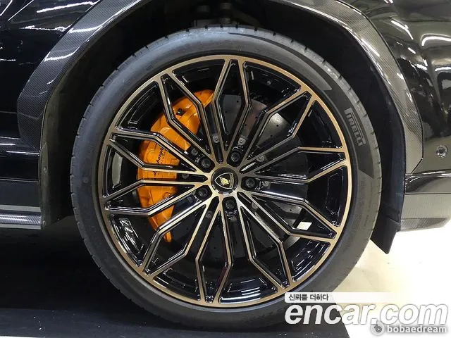 Lamborghini Urus — Фото автомобиля 17