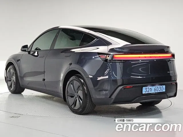 Tesla Model Y — Фото автомобиля 3