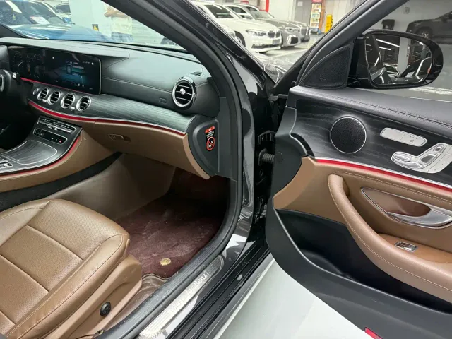 Mercedes-Benz E-Class — Фото автомобиля 20