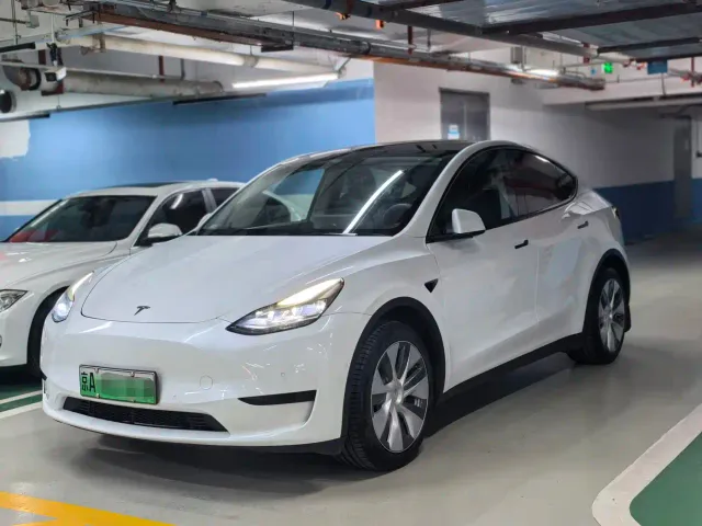 Фотография автомобиля — Tesla Model Y