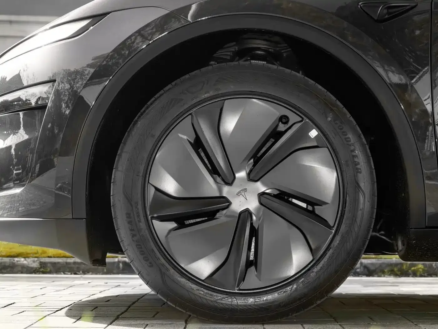Tesla Model Y 2025 Rear-Wheel Drive — Фото автомобиля 18