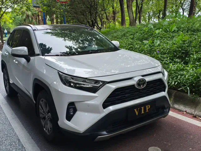 Toyota RAV4 — Фото автомобиля 3