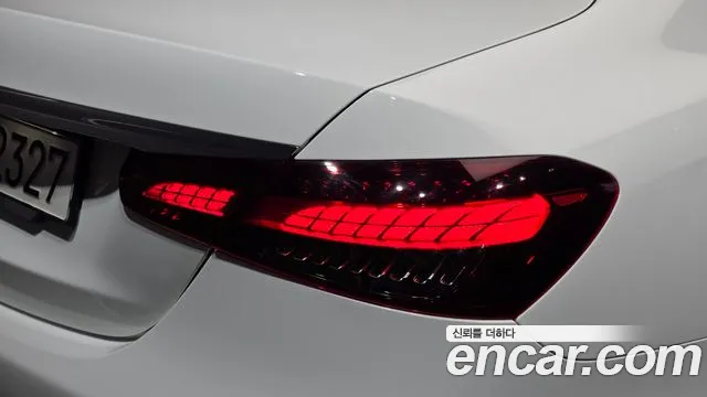 Mercedes-Benz E-Class — Фото автомобиля 23