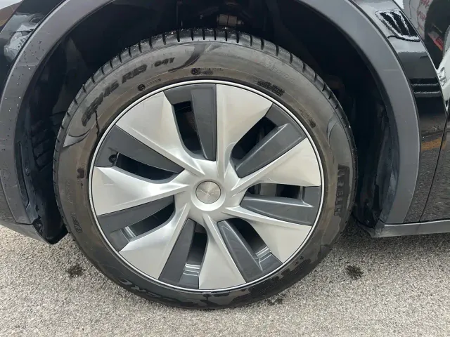 Tesla Model Y — Фото автомобиля 24