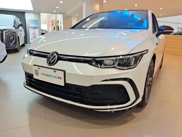Фотография автомобиля — Volkswagen Golf