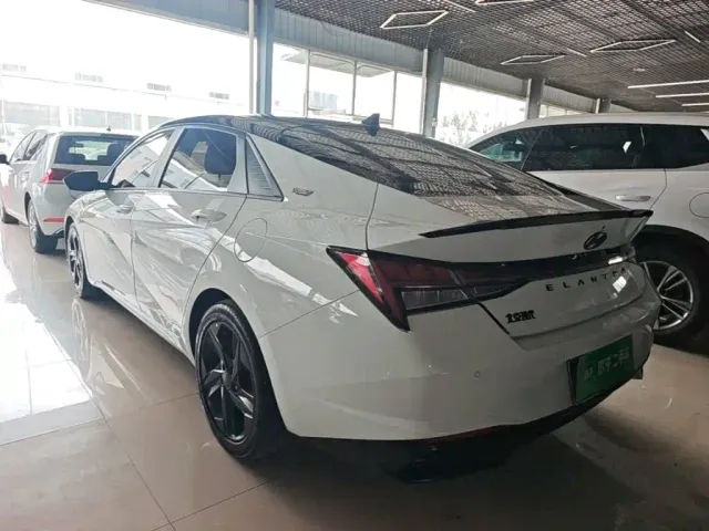 Hyundai Elantra — Фото автомобиля 4
