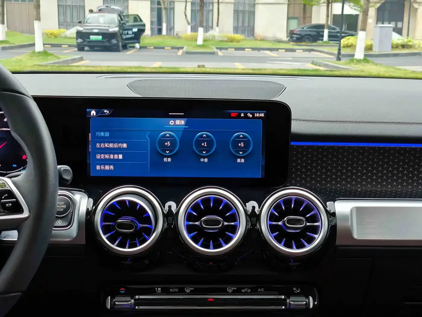 Mercedes-Benz Mercedes-Benz GLB 2024 Facelift GLB 200 Dynamic — Фото автомобиля 9
