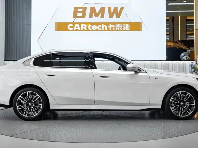 BMW 5 Series — Фото автомобиля 4
