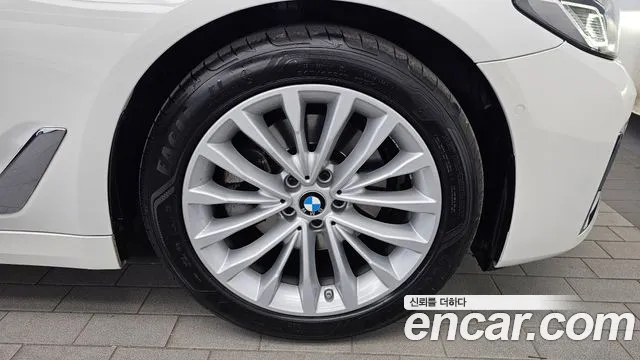 BMW 5 Series G30 — Фото автомобиля 6