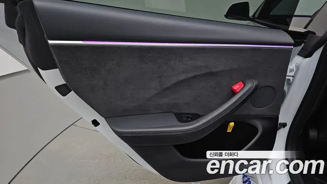 Tesla Model 3 — Фото автомобиля 14