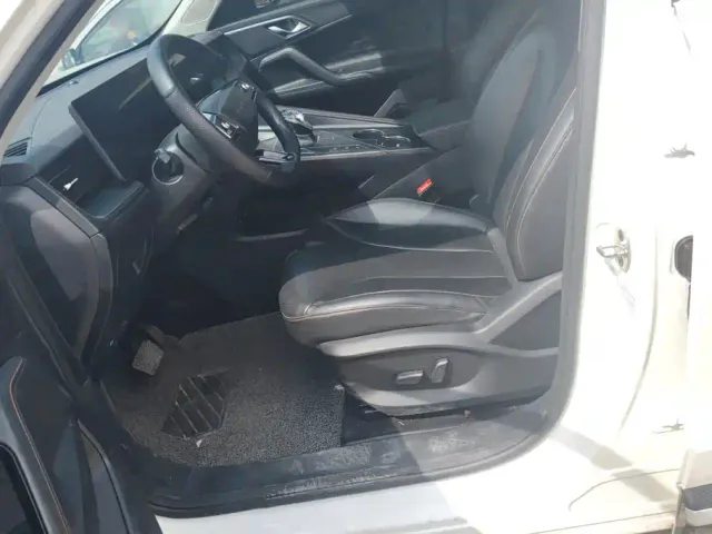 Roewe RX5 — Фото автомобиля 9
