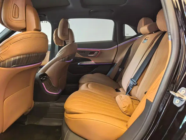Mercedes-Benz E-Class — Фото автомобиля 4