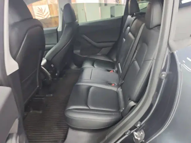 Tesla Model Y — Фото автомобиля 16