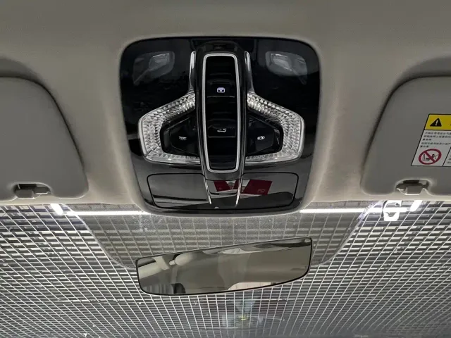 Roewe iMAX8 — Фото автомобиля 16