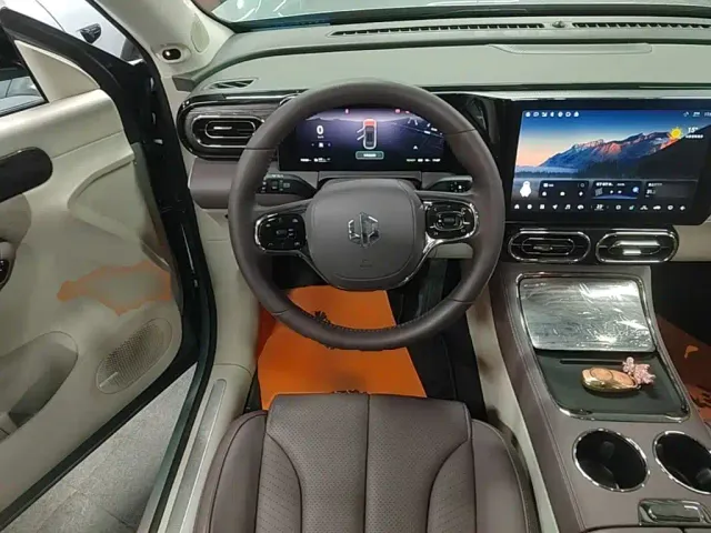 Leapmotor C11 — Фото автомобиля 10