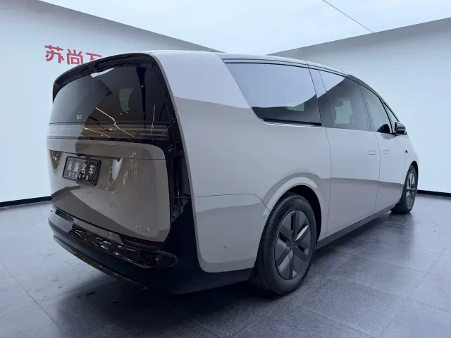 Li Auto MEGA — Фото автомобиля 4