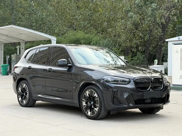 BMW iX3 — Фото автомобиля 3