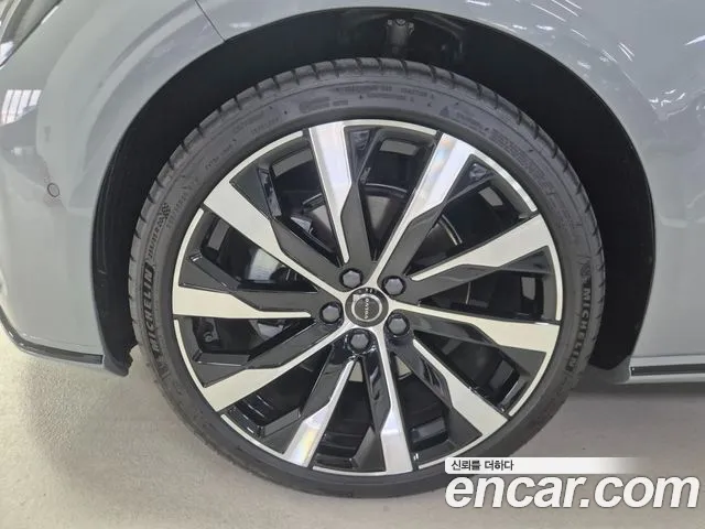 Volvo S90 — Фото автомобиля 5