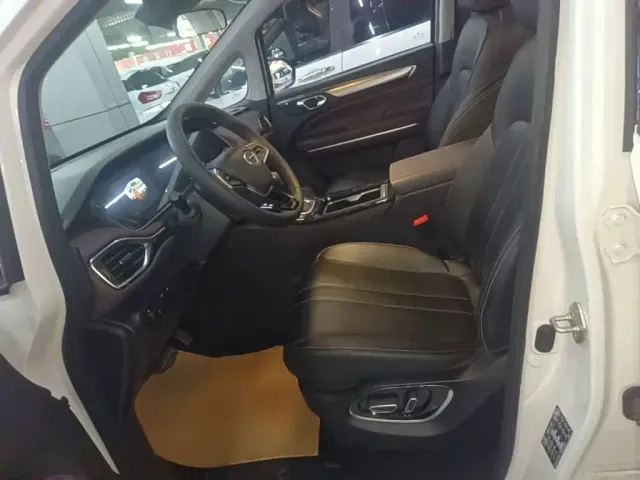 GAC Trumpchi M6 — Фото автомобиля 14