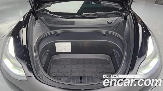 Tesla Model 3 — Фото автомобиля 9