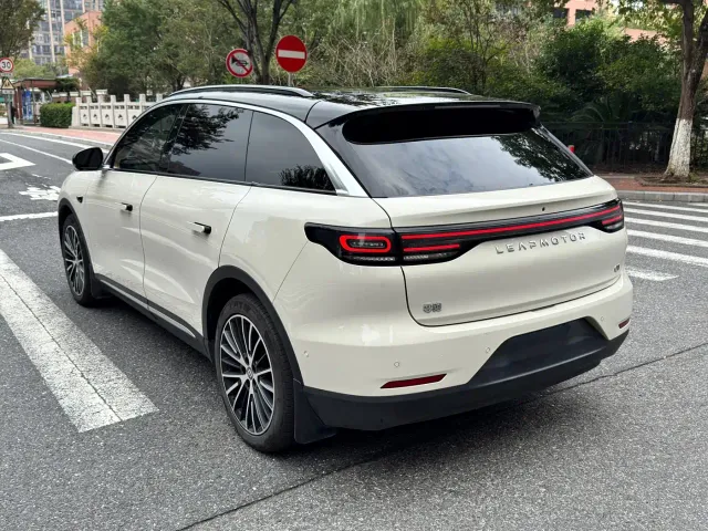 Leapmotor C11 — Фото автомобиля 6