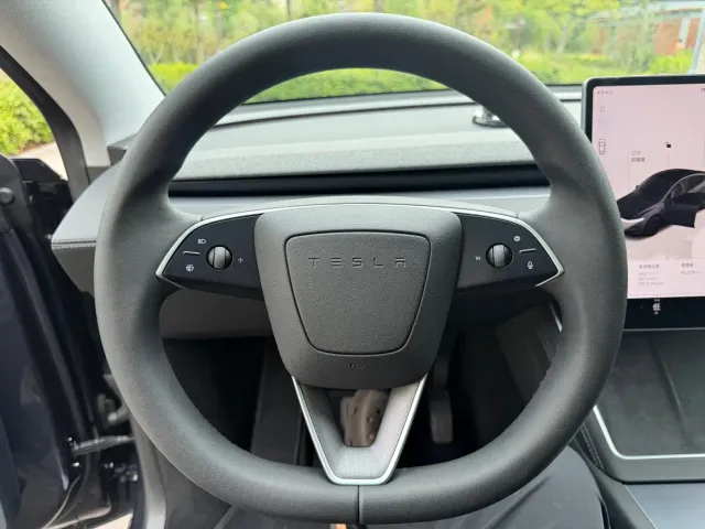 Tesla Model Y — Фото автомобиля 12