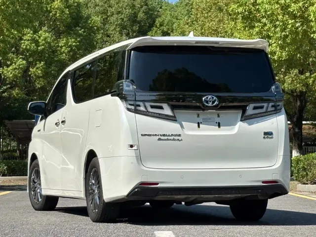 Toyota Vellfire — Фото автомобиля 4