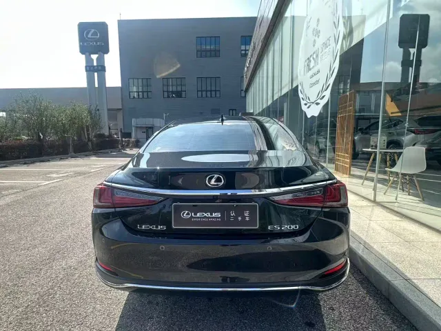 Lexus ES — Фото автомобиля 9