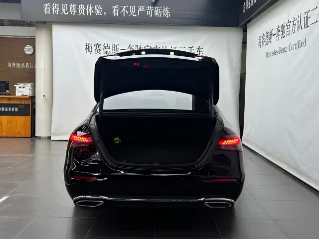 Mercedes-Benz E-Class — Фото автомобиля 7