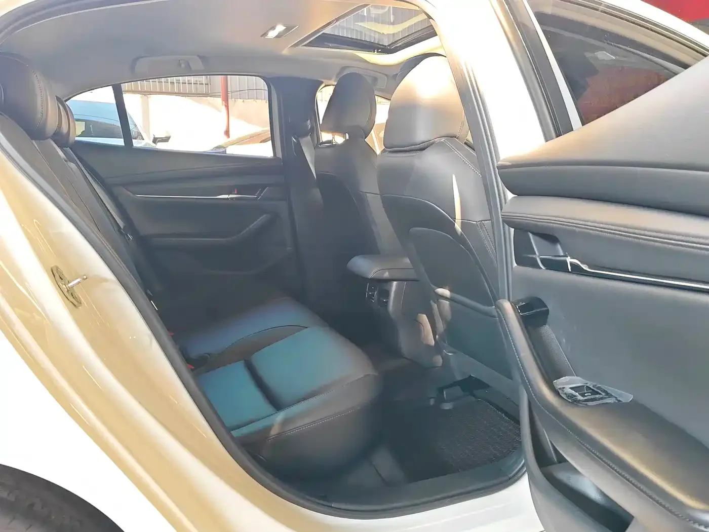 Mazda Mazda3 Axela 2022 2.0L Automatic Elegance Edition — Фото автомобиля 7